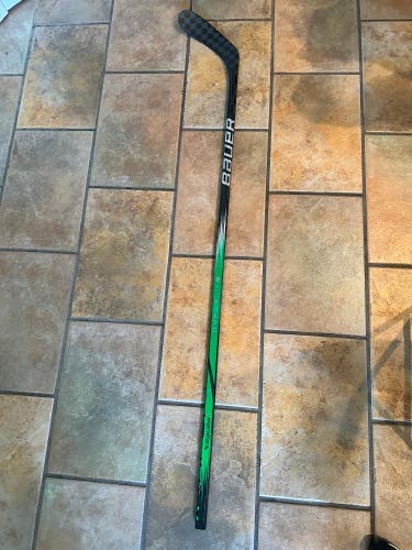 CUSTOM Green Senior Bauer Vapor Hyperlite 2 Left Hand Hockey Stick P28 77 Flex Pro Stock (New)