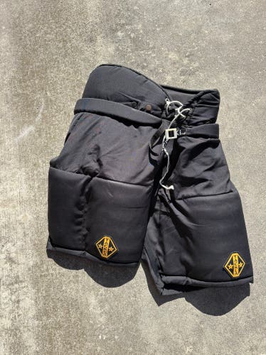 Senior Size 52 Tackla Pro 2500 Hockey Pants (Used)