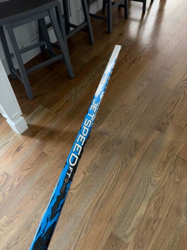 Intermediate CCM Jetspeed ft9 pro Right Handed Hockey Stick P28 55 Flex (New)
