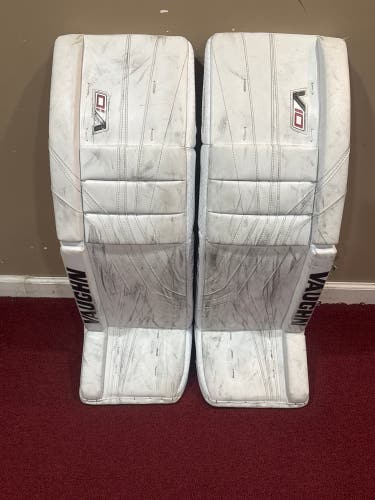 36*2 Vaughn V10 Pro Carbon Goalie Leg Pads Item#TRV10