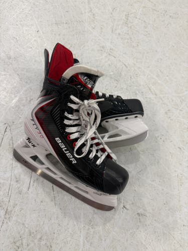 2025 Bauer Vapor Fly30 Hockey Skates Regular Width 8.5 (New)