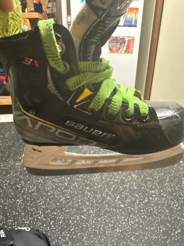2021 Bauer Vapor 3X Hockey Skates Regular Width 13 (Used)