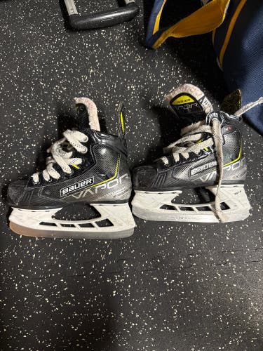 2021 Bauer Vapor 3X Hockey Skates Regular Width 11 (Used)