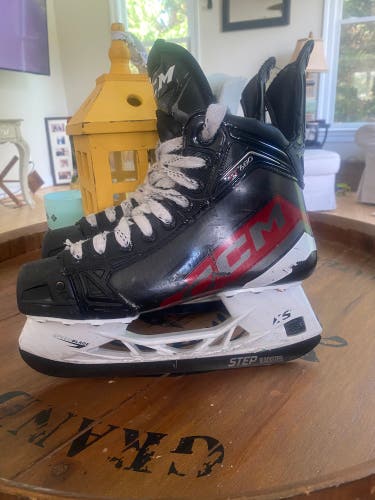 Black 2023 CCM JetSpeed FT680 Hockey Skates Regular Width Size 5.5 (Used)