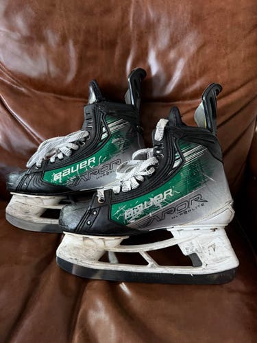 Green 2023 Bauer Vapor Hyperlite 2 Hockey Skates Size 6 (Used)