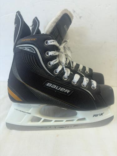 Black Bauer Supreme One20 Hockey Skates Regular Width Size 5 (Used)