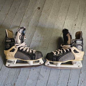 Black/White CCM 552 Tacks Hockey Skates Regular Width Size 3 (Used)