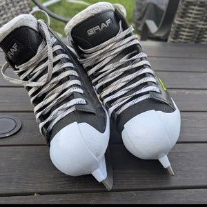 Goalie Graf Supra G4500 Hockey Skates Regular Width 5 (Used)