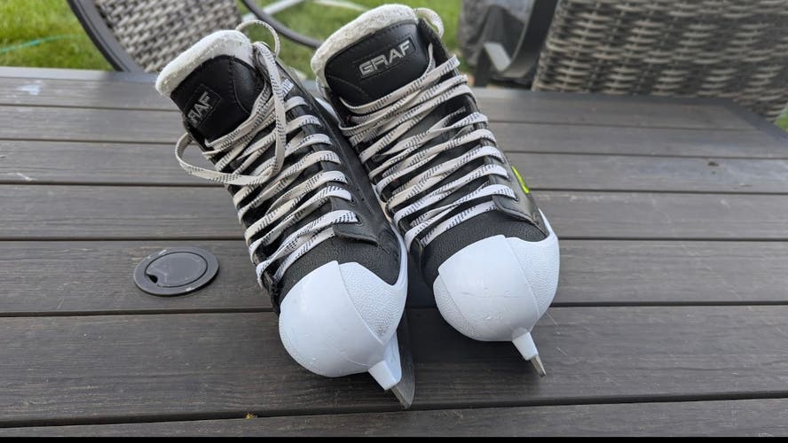 Goalie Graf Supra G4500 Hockey Skates Regular Width 5 (Used)