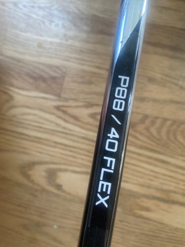Junior Bauer Vapor Hyperlite 2 Left Hand Hockey Stick P88 40 Flex (Used)