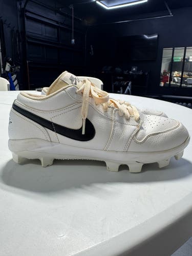 White Mens Size M 9.0 (W 10.0) Nike Air Jordan Low Top Molded Cleats (Used)