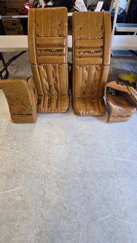 32" True L87 Regular Goalie Full Set (Used)