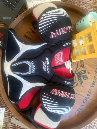 Small Junior Bauer Vapor X 5.0 Shoulder Pads (Used)