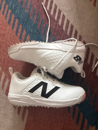 New Balance 4040 v8 White Kid's 4Y (Big Kids / Youth) Youth New Balance Low Top Turf Cleats (New)