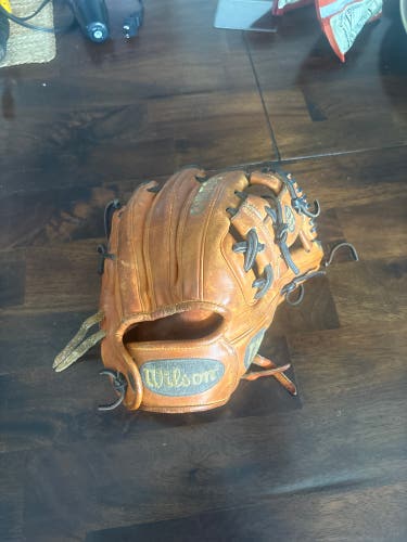 Wilson A2000 RH Infield Baseball Glove 11.5" (Used)