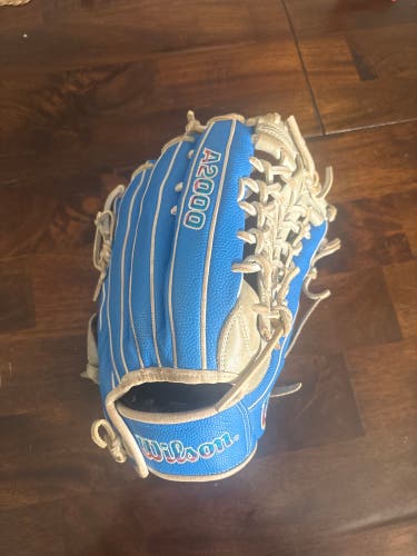 Wilson A2000 RH Outfield Baseball Glove 12.25" (Used)