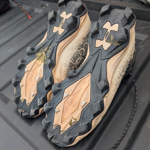 Black Kids 5.5Y (Big Kids / Youth) Youth Under Armour Molded Cleats Cleats (Used)