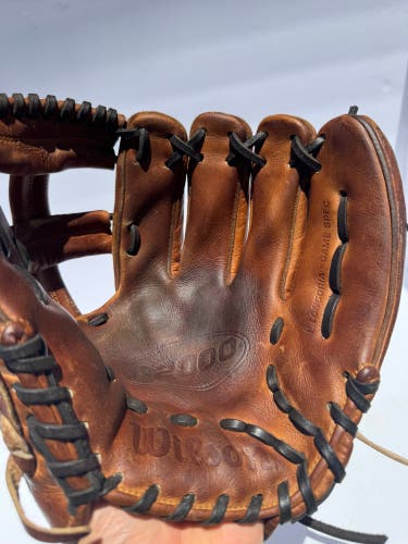 Wilson A2000 EL3 RH Infield Baseball Glove 11.75" (Used)