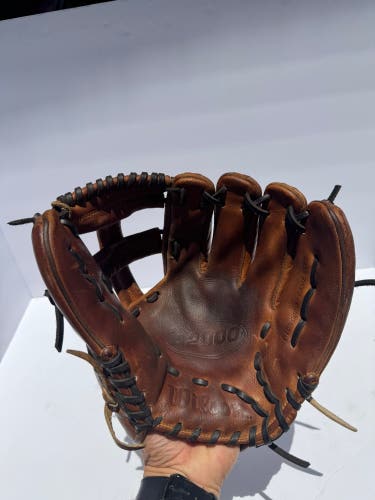 Wilson A2000 EL3 RH Infield Baseball Glove 11.75" (Used)