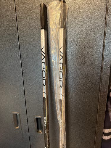 Senior Bauer Vapor Hyperlite Right Handed Hockey Stick P92 77 Flex Pro Stock (New)