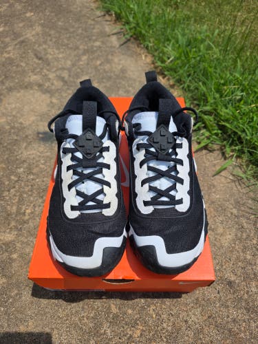 Black Men's Size M 7.0 (W 8.0) Youth Nike Low Top Turf Cleats (Used)