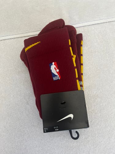 Nike NBA NWT Men’s Size XL 12-15 Socks Wine/Gold Cleveland Cavaliers 1 Pair NEW