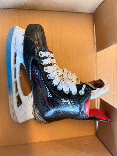 Red 2023 Bauer Vapor X4 Hockey Skates Regular Width Size 5.5 (Used)