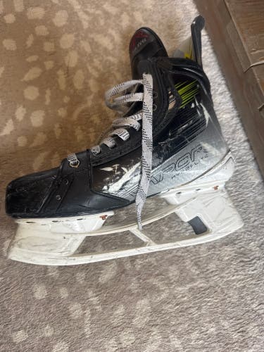 2023 Bauer Vapor Hyperlite 2 Hockey Skates 8 (Used)