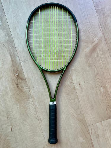 Wilson Blade 98 v8 16x19 grip 4 1/2