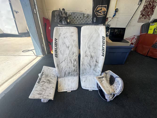 Small Bauer FlyLite Goalie Full Set (Used)