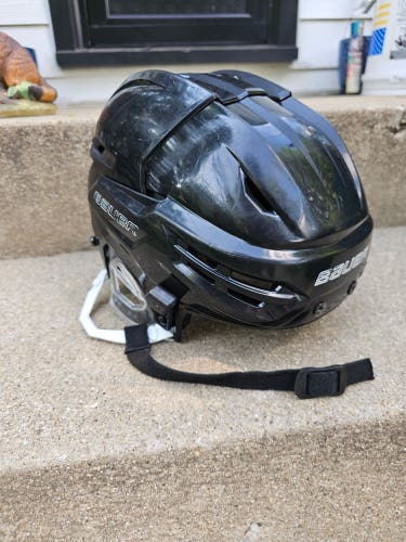 Small Bauer Re-Akt 95 Helmet (Used)