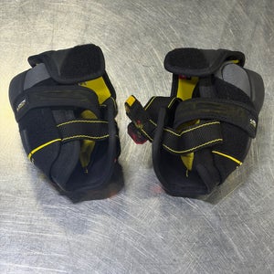 Junior Large CCM Tacks 9080 Elbow Pads (Used)