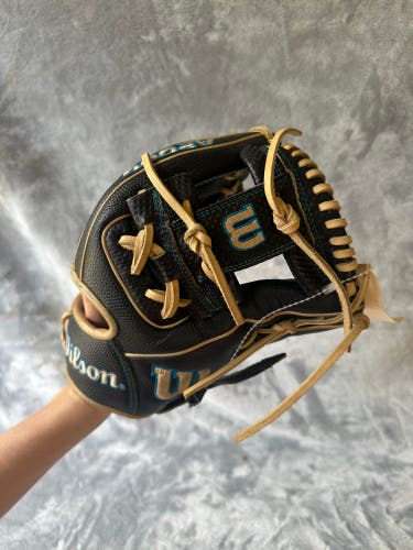 Black Wilson A2000 RH Infield Baseball Glove 11.5" (Used)
