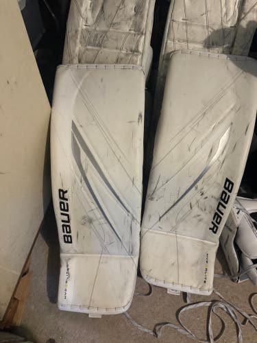 Medium Bauer Vapor Hyperlite 2 Goalie Leg Pads (Used)