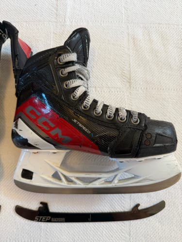 CCM JetSpeed FT6 Pro Hockey Skates Regular Width Size 3 (Used)