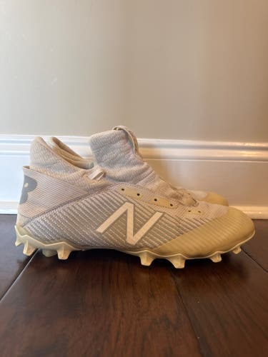 White Men's Size M 9.0-9.5 (W 10.5) Adult New Balance Freeze 2.0 High Top Molded Cleats (Used)