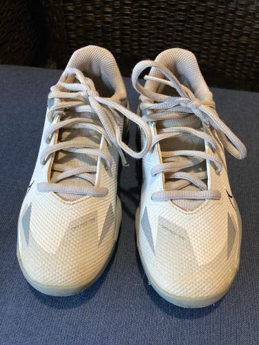 Gray Kid's 1.5Y (Big Kids / Youth) Youth Nike Trout Low Top Molded Cleats (Used)