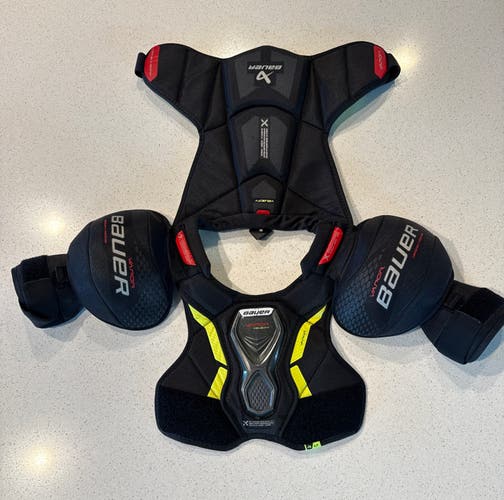 Bauer Vapor Velocity Junior Small Hockey Shoulder Pads (JR S) – Excellent Condition