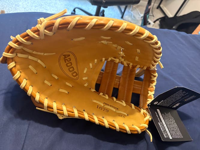 2024 Wilson A2000 LH First Base Baseball Glove 12.5" (New)