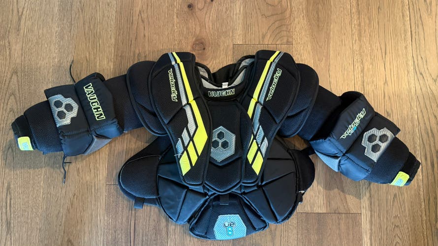 Large Vaughn Velocity VE8 Goalie Chest Protector (Used) intermediate Large