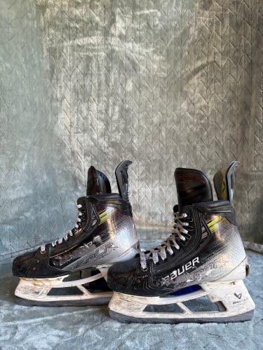 Senior Bauer Vapor Hyperlite 2 Hockey Skates 6.5 (Used)