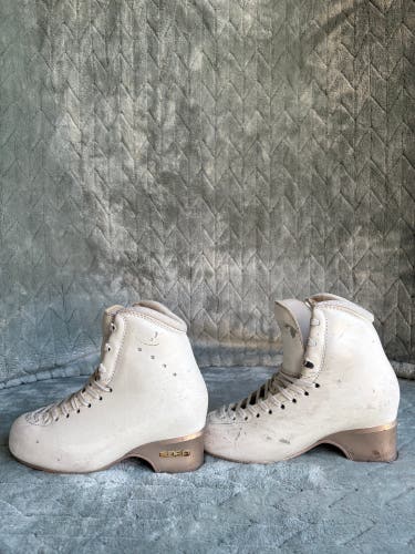 White EDEA Ice Fly Figure Skates Adult 5 Boot Only (Used)