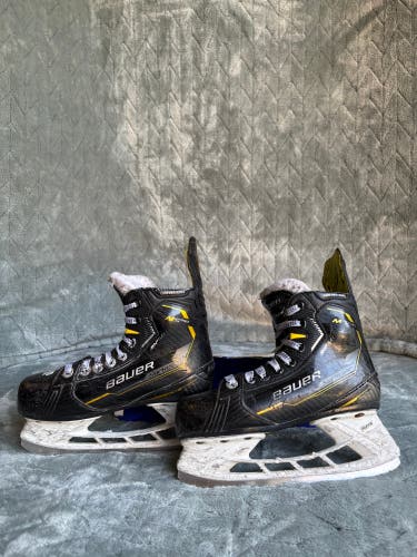Youth Bauer Supreme M5 Pro Hockey Skates Regular Width 13 (Used)
