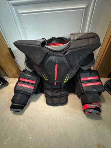 Small 2024 Bauer Vapor Hyperlite 2 Goalie Chest Protector (Used)