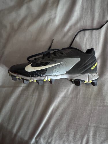 2.5Y (Big Kids / Youth) Nike vapor ultra fly keystone Low Top (very lightly Used)