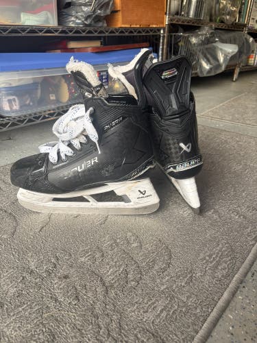Black 2024 Bauer Supreme Shadow Hockey Skates 8.5 (Used)
