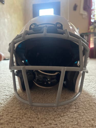 White Youth Medium Schutt F7 Helmet (Used)