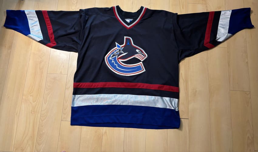 Canucks Jersey CCM Men’s XL