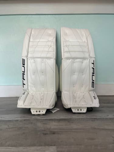 29" 2023 True Catalyst 7X3 Goalie Leg Pads (New)