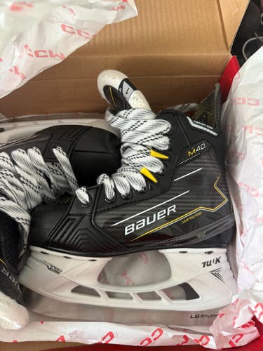 Bauer Supreme M40 Hockey Skates Regular Width Size 1 (Used)